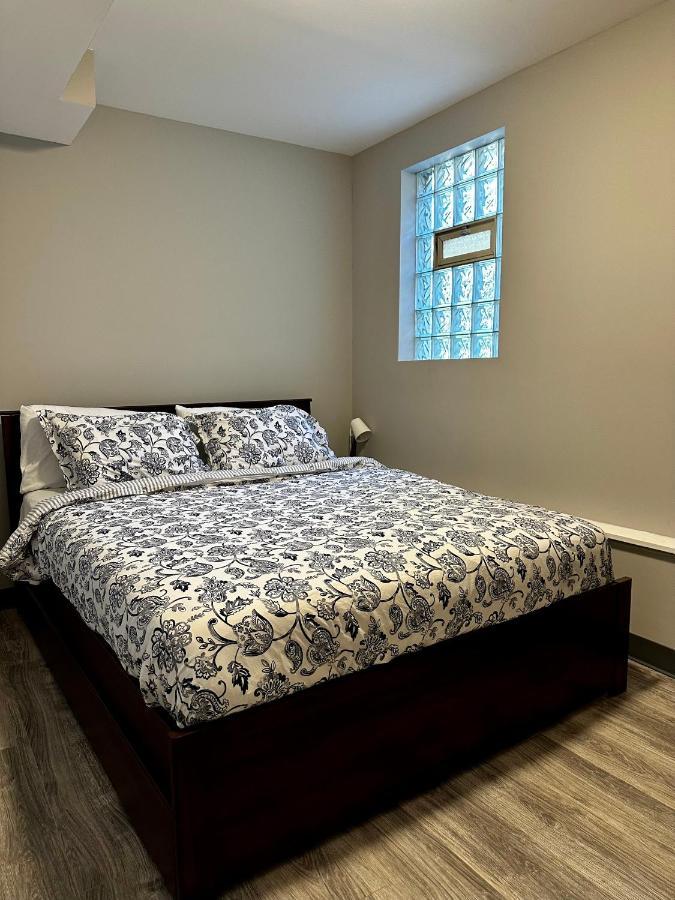 Cozy & Spacious In Irving Park Apartment