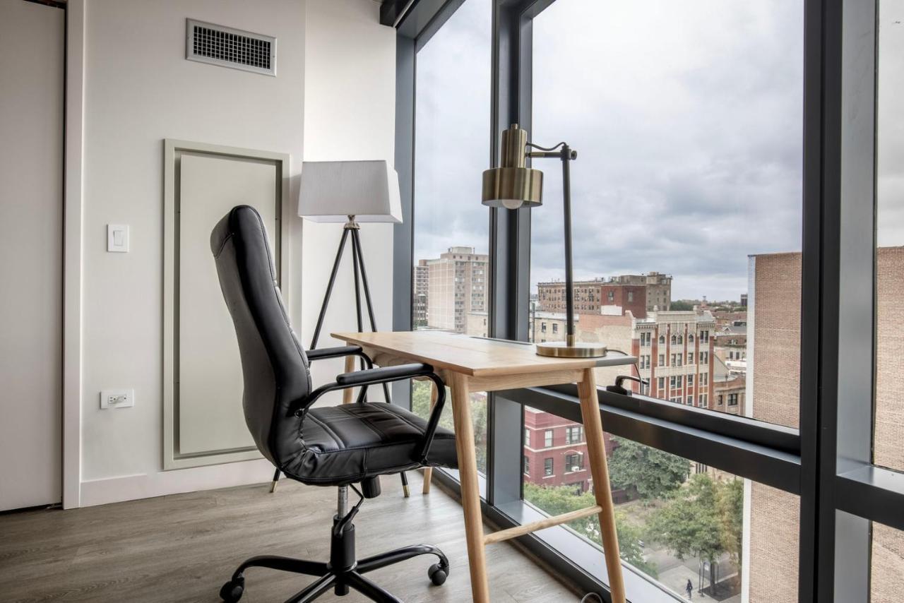 Lakeview 2br W Gym Grills Nr Lakefront Trail Chi-985 Chicago