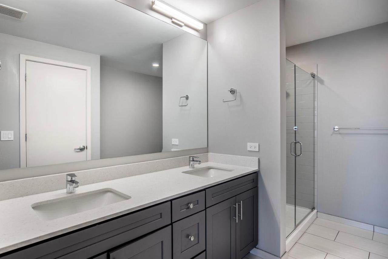 Lakeview 2br W Gym Grills Nr Lakefront Trail Chi-985