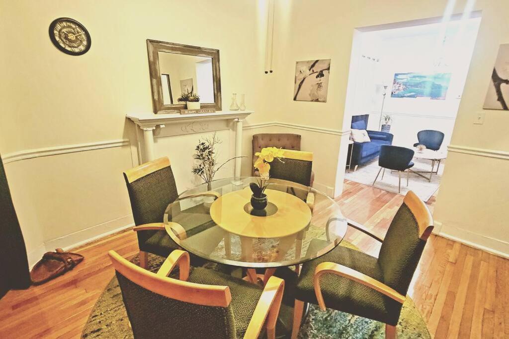 Chateau De Woodlawn - Peaceful 3 Bedroom Apartment. * Chicago