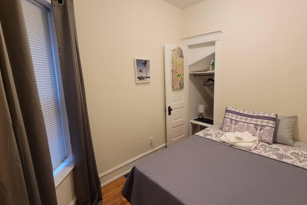 Chateau De Woodlawn - Peaceful 3 Bedroom Apartment. * Chicago