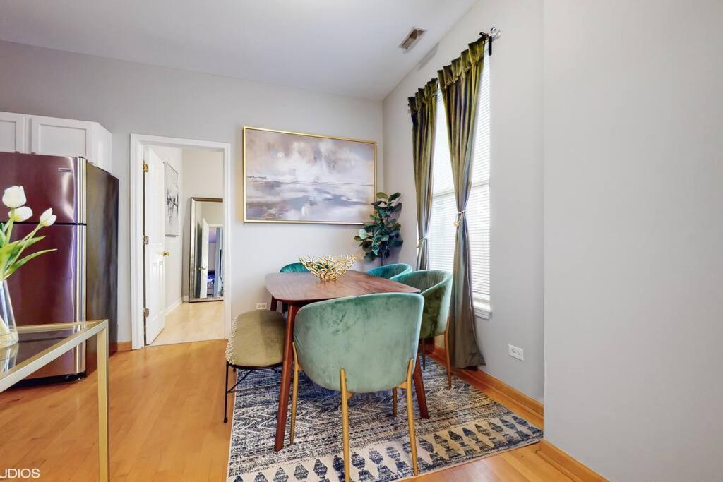 The Cozy Quarters - Sleeps 10 Apartment *