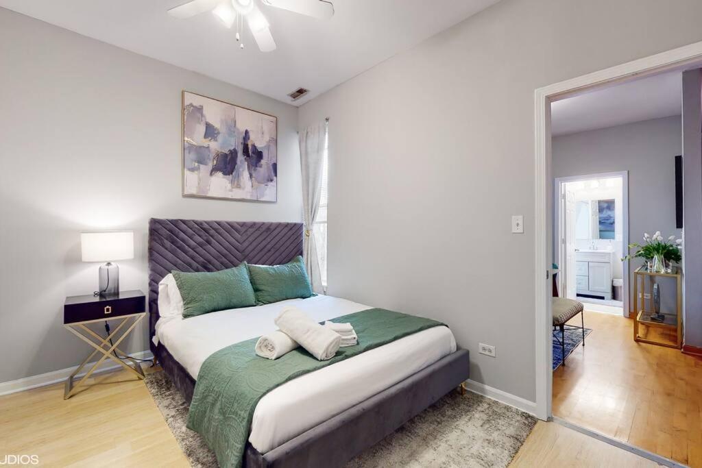 The Cozy Quarters - Sleeps 10 Apartment *