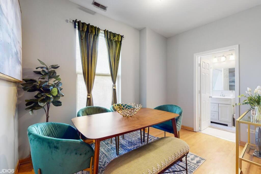 The Cozy Quarters - Sleeps 10 Apartment