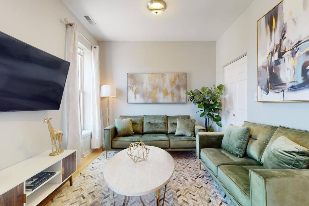 The Cozy Quarters - Sleeps 10 * Chicago