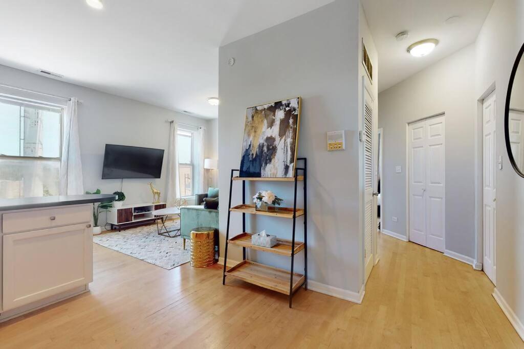 The Cozy Quarters - Sleeps 10 Apartment Chicago