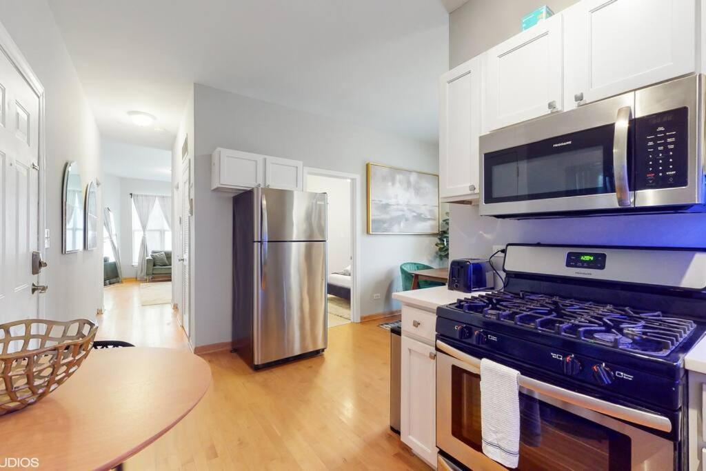 The Cozy Quarters - Sleeps 10 Apartment Chicago