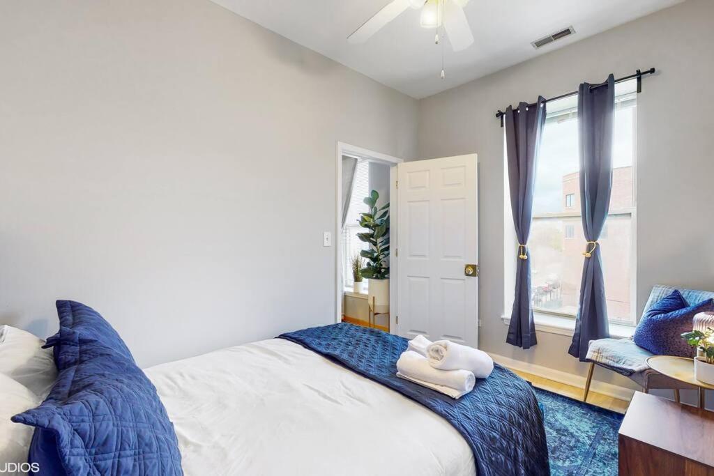 The Cozy Quarters - Sleeps 10 Chicago