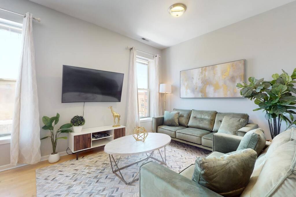 The Cozy Quarters - Sleeps 10 * Chicago
