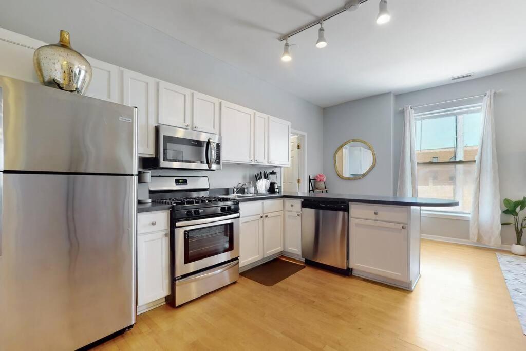 The Cozy Quarters - Sleeps 10 Apartment