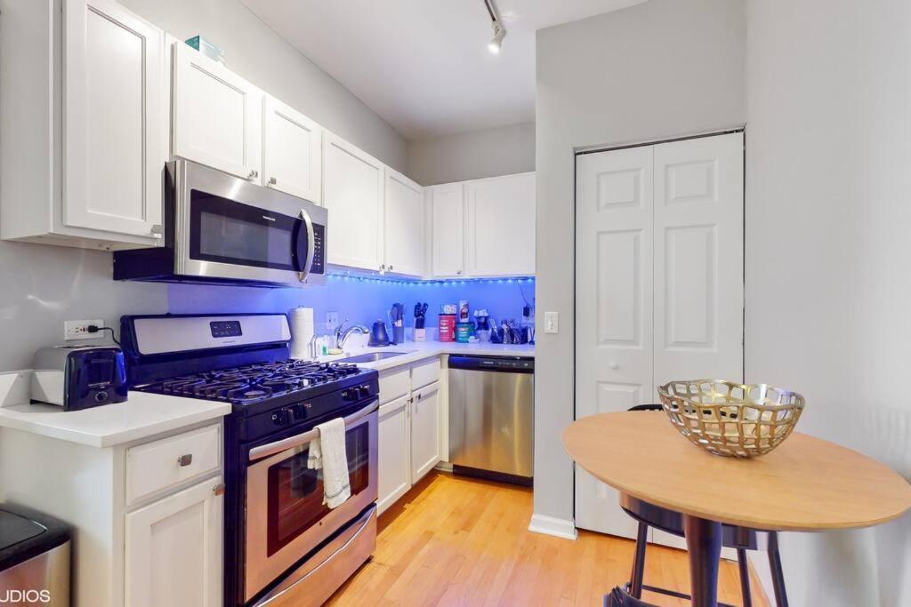 Apartment The Cozy Quarters - Sleeps 10 Chicago