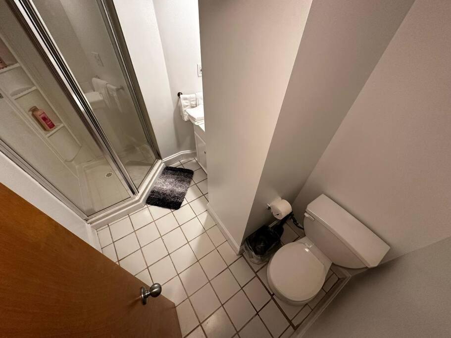 1 Bedroom Gem: Discover Andersonville's Garden Unit Apartment *