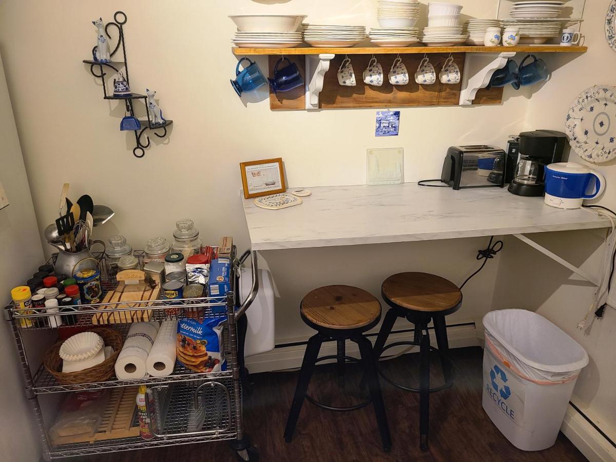 Well-appointed Cozy Portage Park Apt, Dogs, Kids, Free Parking, 420 Compliant * Chicago