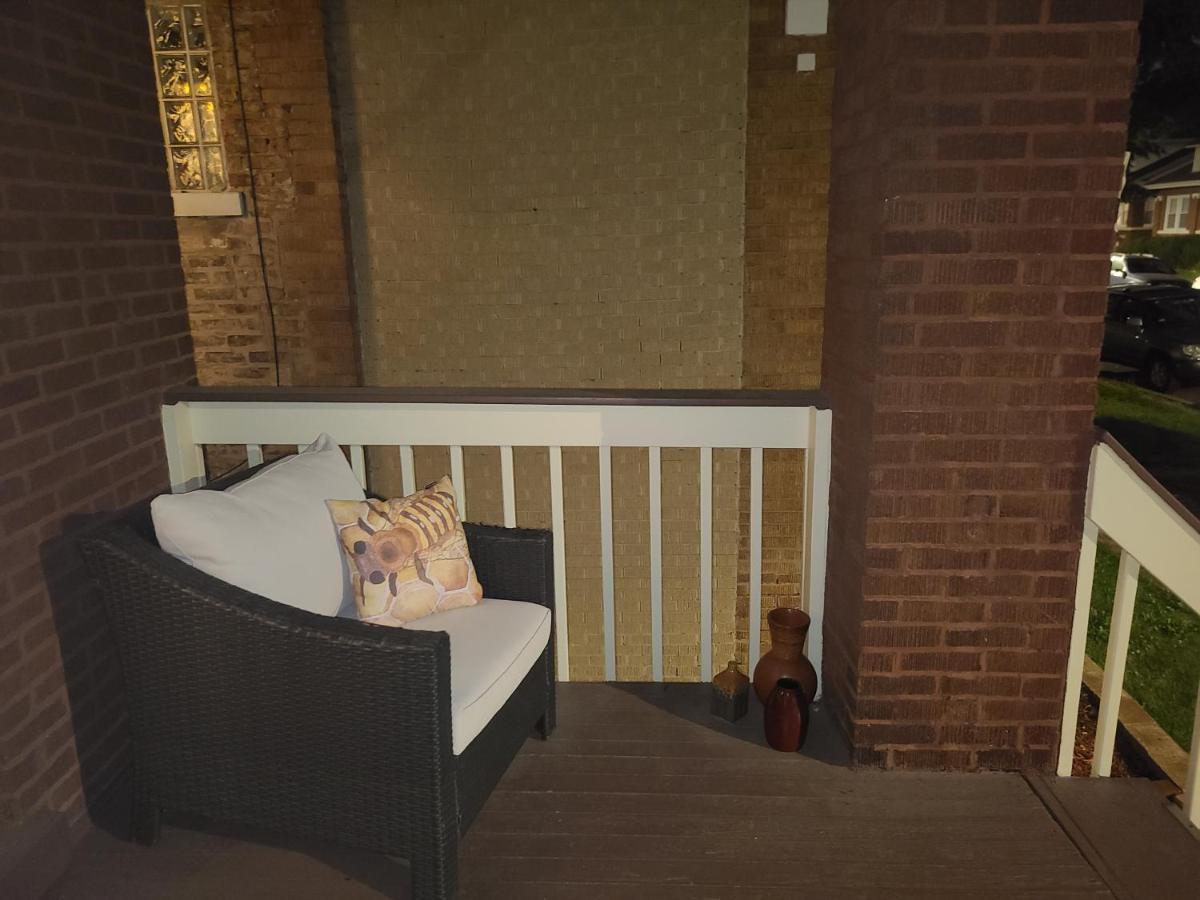 Well-appointed Cozy Portage Park Apt, Dogs, Kids, Free Parking, 420 Compliant *