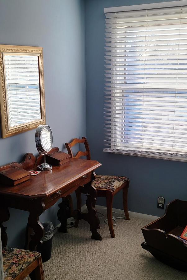 Well-appointed Cozy Portage Park Apt, Dogs, Kids, Free Parking, 420 Compliant * Chicago