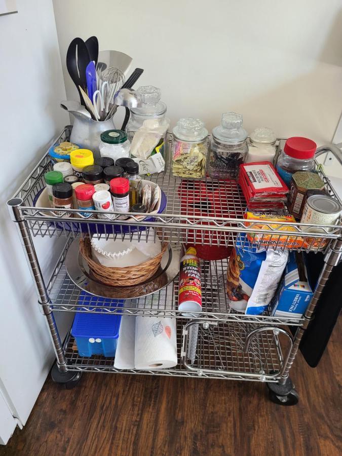 Apartment Well-appointed Cozy Portage Park Apt, Dogs, Kids, Free Parking, 420 Compliant *