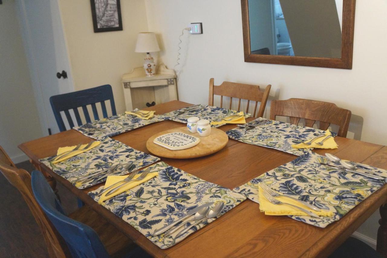 Well-appointed Cozy Portage Park Apt, Dogs, Kids, Free Parking, 420 Compliant Chicago