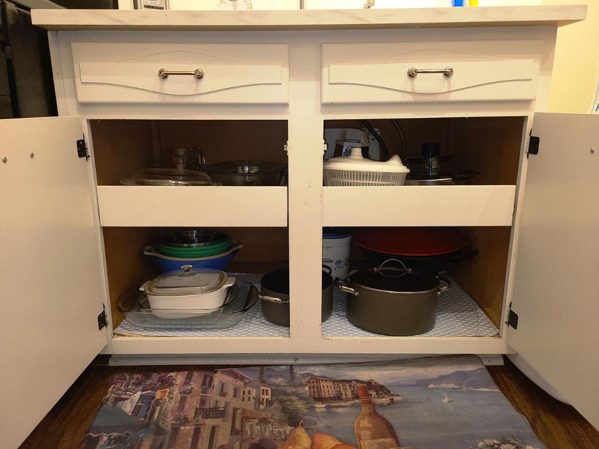 Well-appointed Cozy Portage Park Apt, Dogs, Kids, Free Parking, 420 Compliant