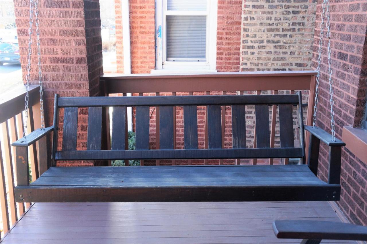 Apartment Well-appointed Cozy Portage Park Apt, Dogs, Kids, Free Parking, 420 Compliant