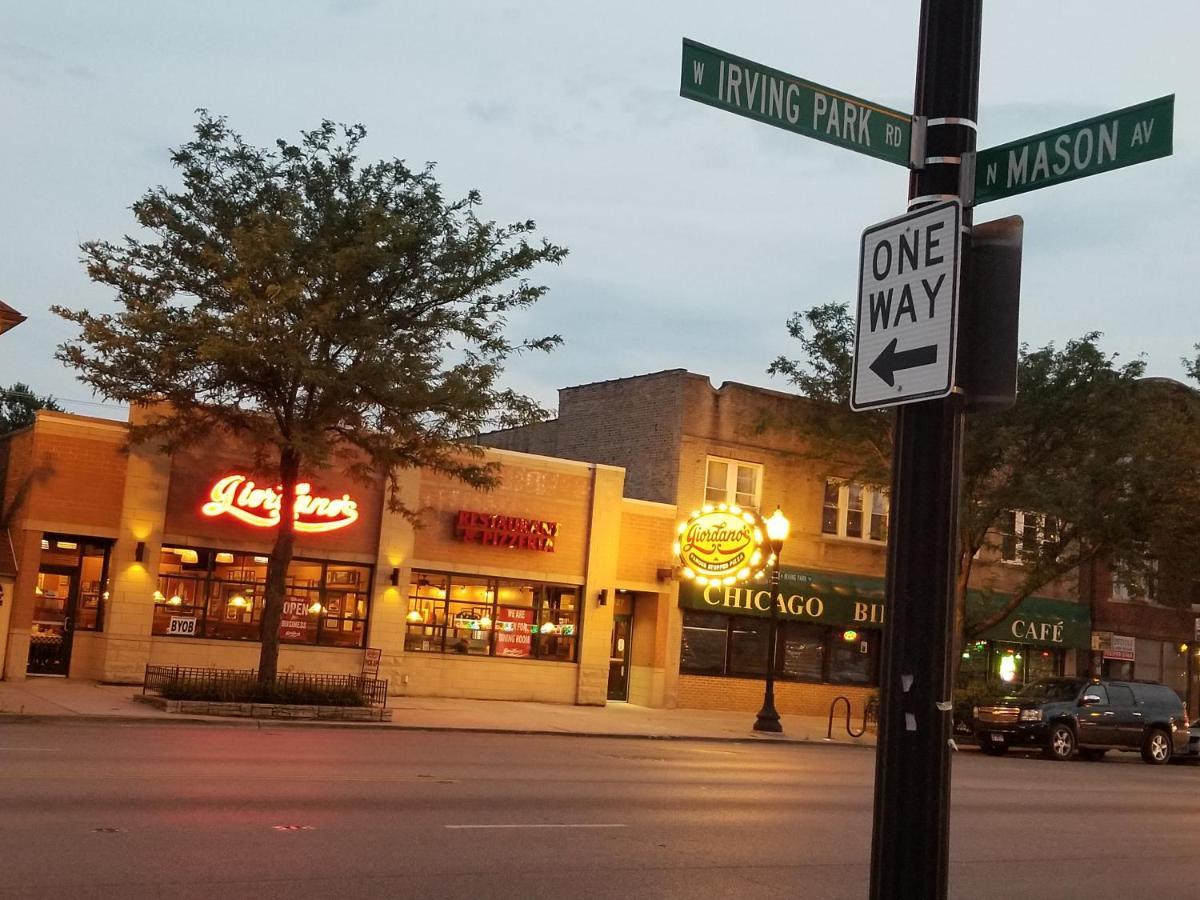 Well-appointed Cozy Portage Park Apt, Dogs, Kids, Free Parking, 420 Compliant Apartment Chicago