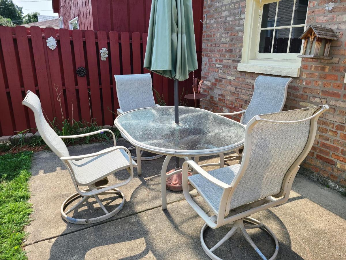 Well-appointed Cozy Portage Park Apt, Dogs, Kids, Free Parking, 420 Compliant * Chicago