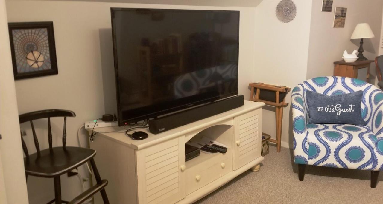 Well-appointed Cozy Portage Park Apt, Dogs, Kids, Free Parking, 420 Compliant Chicago