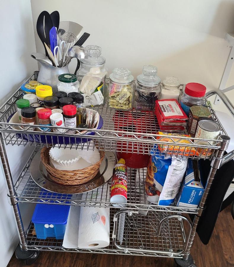 Apartment Well-appointed Cozy Portage Park Apt, Dogs, Kids, Free Parking, 420 Compliant *