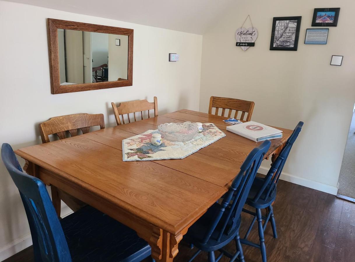 Well-appointed Cozy Portage Park Apt, Dogs, Kids, Free Parking, 420 Compliant Apartment