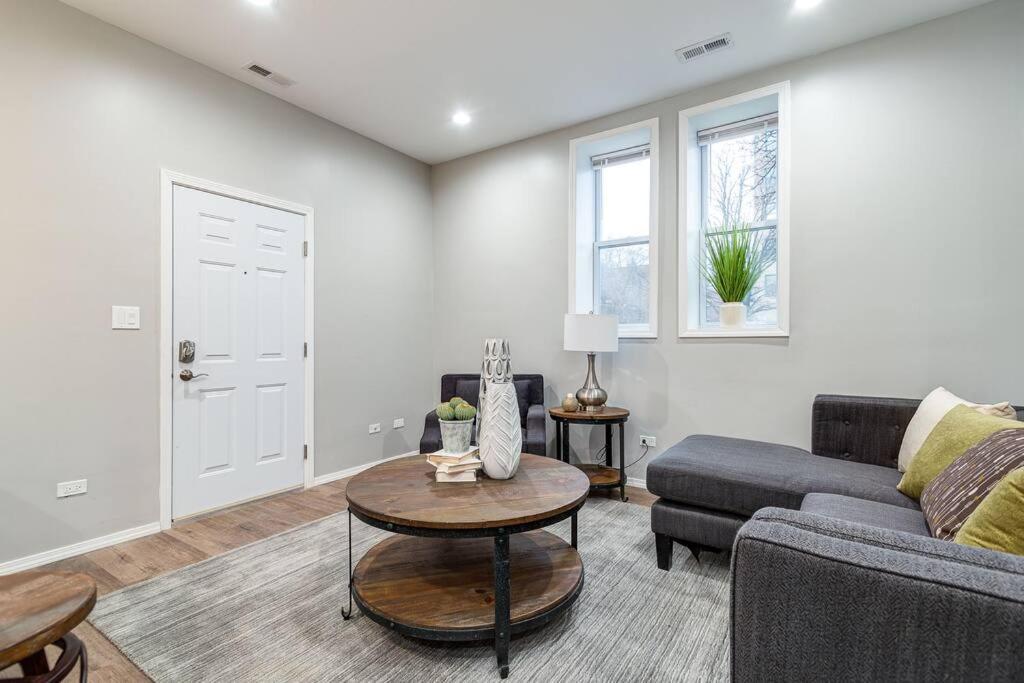 Apartment 1 On Southport 4 Queen Beds Chicago