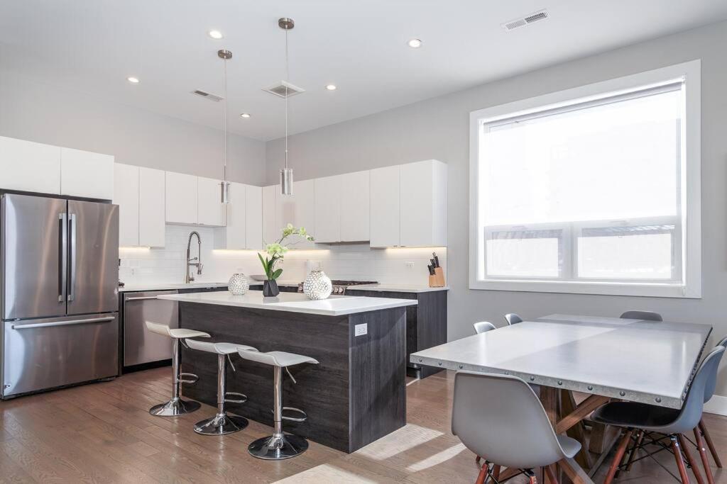 Breathtaking Downtown Penthouse B - Sleeps 11 Apartment *