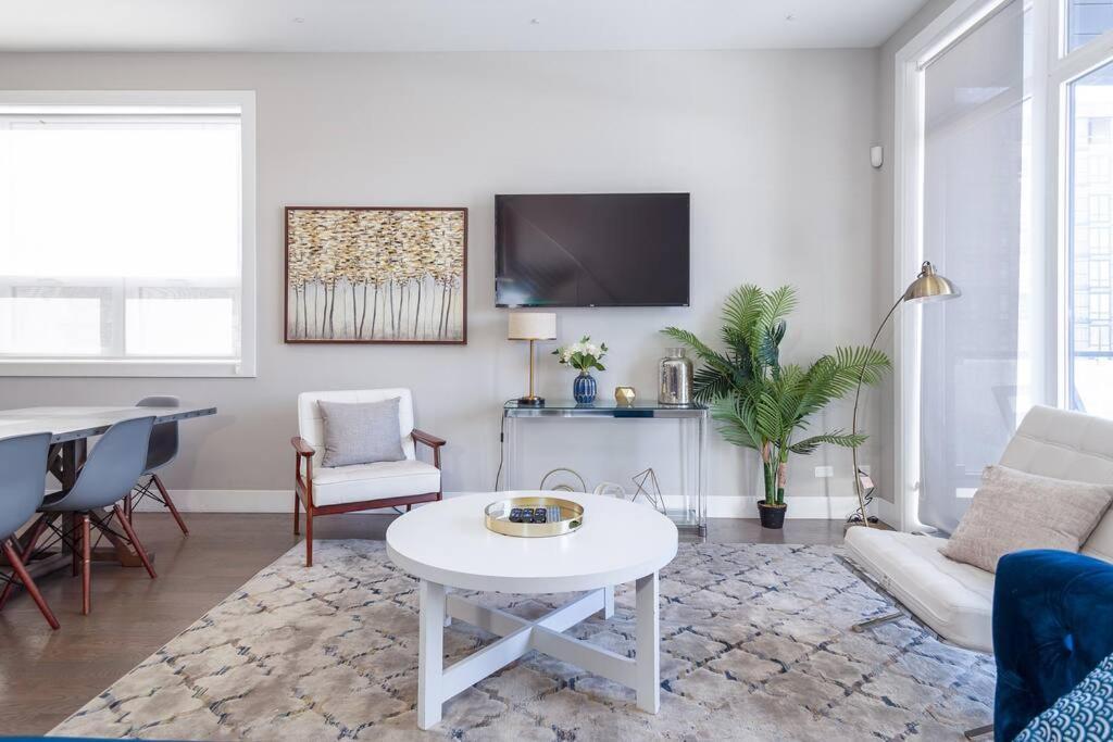 Apartment Breathtaking Downtown Penthouse B - Sleeps 11 *