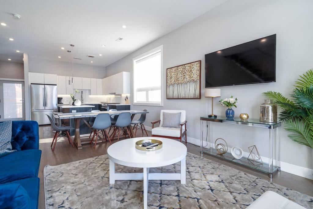 Breathtaking Downtown Penthouse B - Sleeps 11 *
