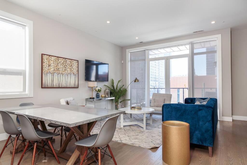Breathtaking Downtown Penthouse B - Sleeps 11 Apartment *