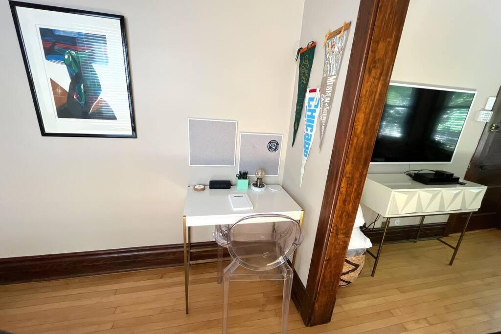 2br 1ba Irving Park Updated Vintage Unit 2-flat Apartment *