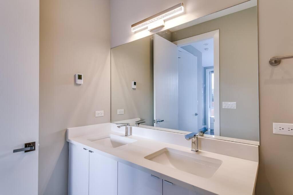 Breathtaking Downtown Penthouse B - Sleeps 11
