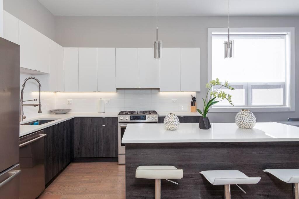Apartment Breathtaking Downtown Penthouse B - Sleeps 11 *