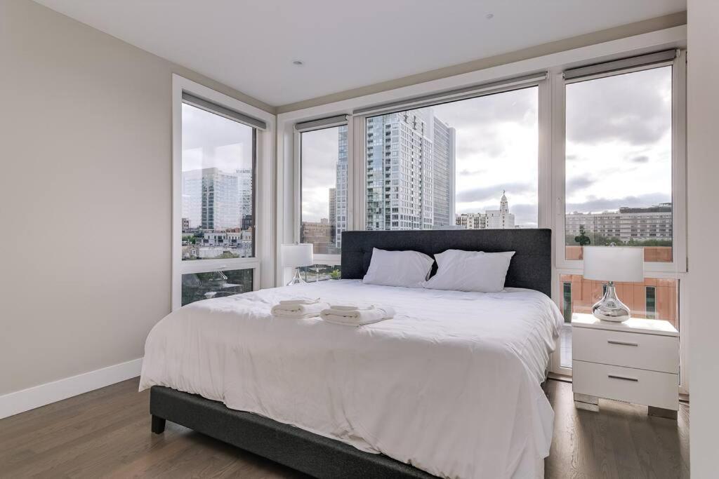 Apartment Breathtaking Downtown Penthouse B - Sleeps 11 *