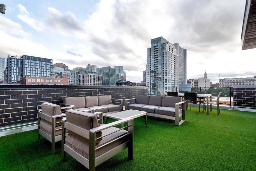 Breathtaking Downtown Penthouse B - Sleeps 11 Apartment