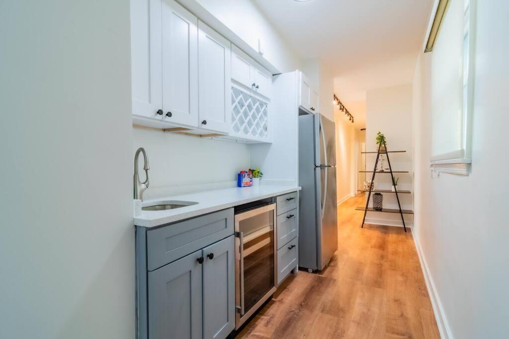 Apartment 4bedroom Gold Coast Duplex With Jacuzzi In The Bedroom And Optional Valet Parking *
