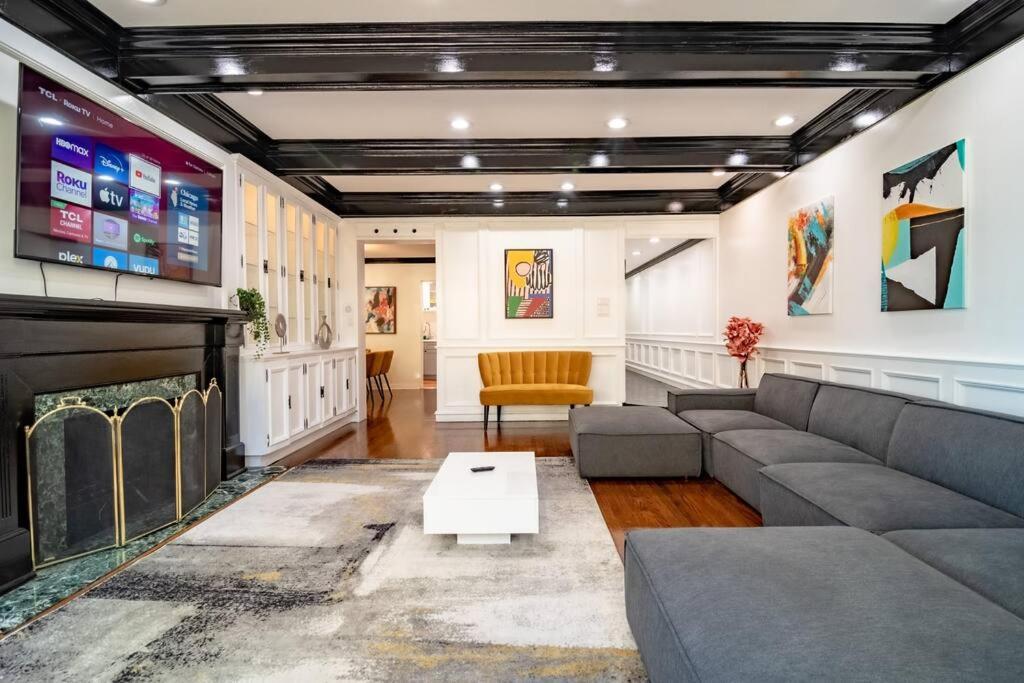 4bedroom Gold Coast Duplex With Jacuzzi In The Bedroom And Optional Valet Parking Apartment