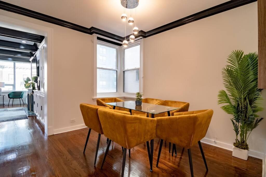 4bedroom Gold Coast Duplex With Jacuzzi In The Bedroom And Optional Valet Parking