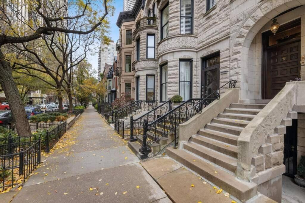 Apartment 4bedroom Gold Coast Duplex With Jacuzzi In The Bedroom And Optional Valet Parking Chicago