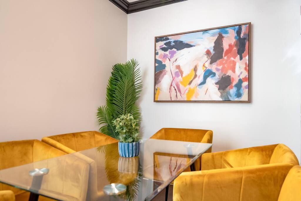 Apartment 4bedroom Gold Coast Duplex With Jacuzzi In The Bedroom And Optional Valet Parking