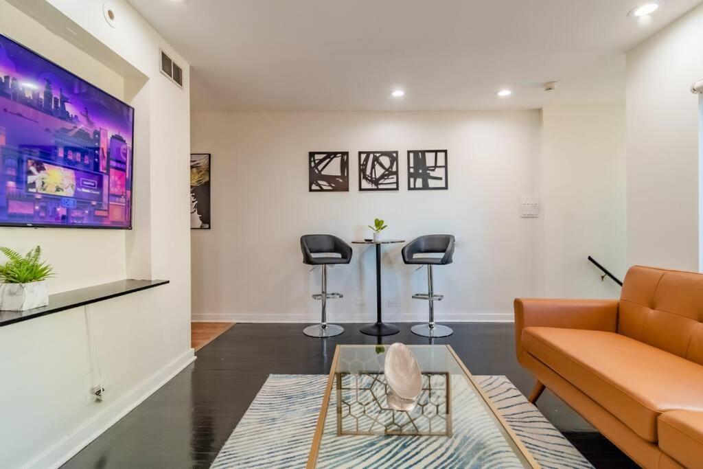 4bedroom Gold Coast Duplex With Jacuzzi In The Bedroom And Optional Valet Parking Apartment