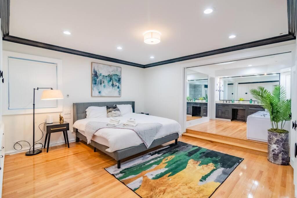 Apartment 4bedroom Gold Coast Duplex With Jacuzzi In The Bedroom And Optional Valet Parking