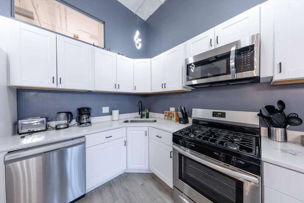 Mccormick 5br With 3ba Luxury For Groups That Sleeps Up To 12 Guests With Pool Table, Optional Parking And Gym Access Apartment