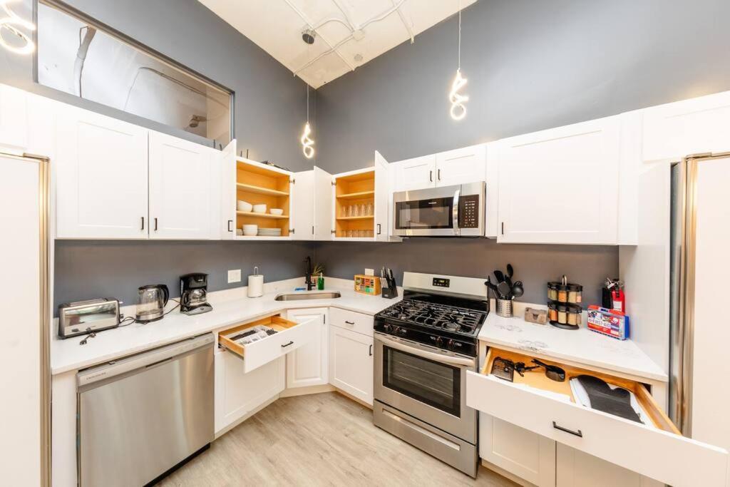 Mccormick 5br With 3ba Luxury For Groups That Sleeps Up To 12 Guests With Pool Table, Optional Parking And Gym Access Apartment