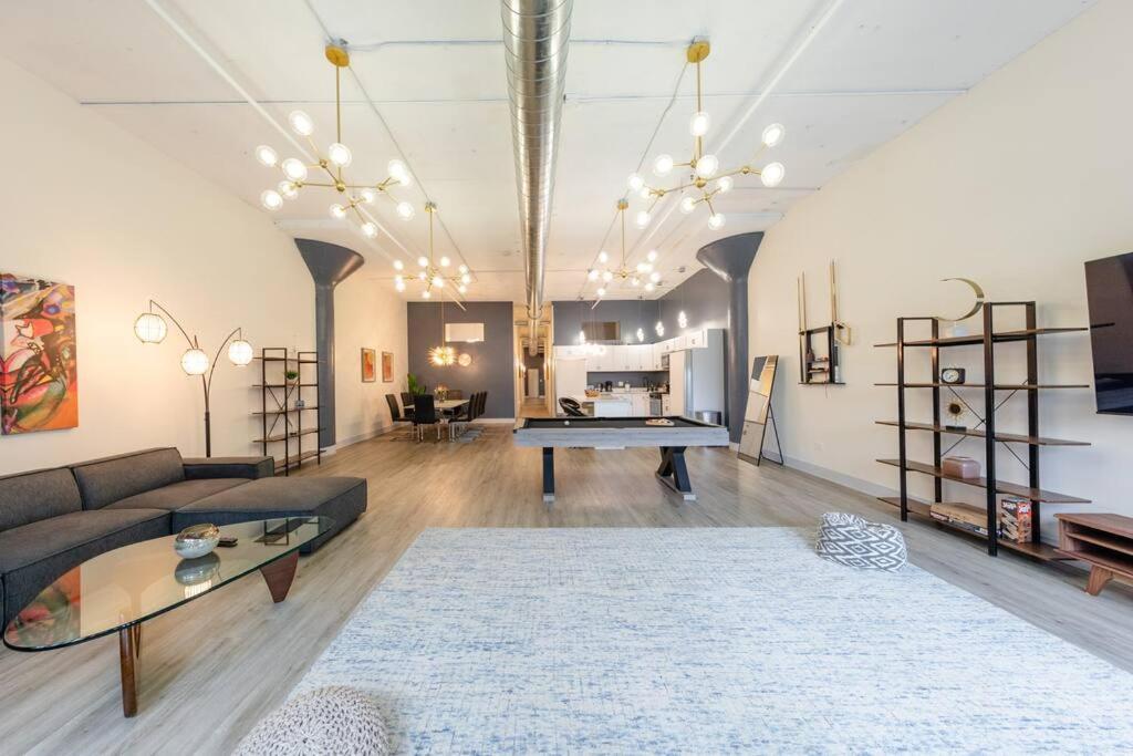 Mccormick 5br With 3ba Luxury For Groups That Sleeps Up To 12 Guests With Pool Table, Optional Parking And Gym Access Apartment *