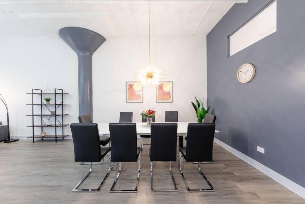 Apartment Mccormick 5br With 3ba Luxury For Groups That Sleeps Up To 12 Guests With Pool Table, Optional Parking And Gym Access *