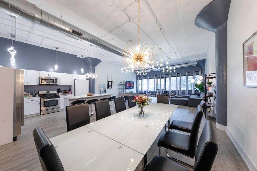 Apartment Mccormick 5br With 3ba Luxury For Groups That Sleeps Up To 12 Guests With Pool Table, Optional Parking And Gym Access *